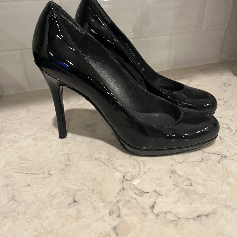 Stuart Weitzman Patent Round Toe